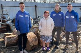 27.03.2025 Приморские молодогвардейцы помогают с доставкой дров семьям военнослужащих | Администрация муниципального округа город Партизанск Приморского края Официальный сайт