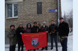 15.02.2022 Возложением  цветов почтили память погибшего  в Афганистане  Павла Разгонова  | Администрация муниципального округа город Партизанск Приморского края Официальный сайт